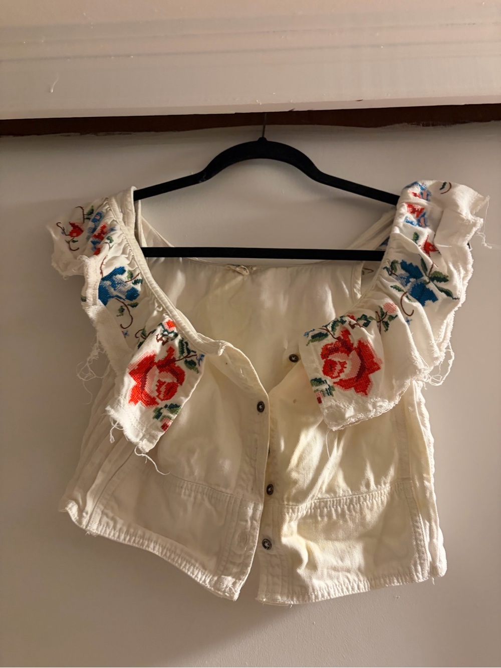 Pilcro Cream Button-Front Crop Top with Red and Blue Embroidery